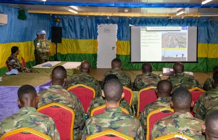IMITAMENWA200PK's tweet photo. #RDF:#Ingabo z'u #Rwanda (Rwanbatt-2) zoherejwe mu butumwa bwo kubungabunga amahoro muri Sudani y’Epfo (UNMISS) zahawe ikaze mu nshingano nshya, zizakorera mu Mujyi wa Malakal muri Leta ya Upper Nile.
1/2 https://t.co/QEuPFuDZwZ