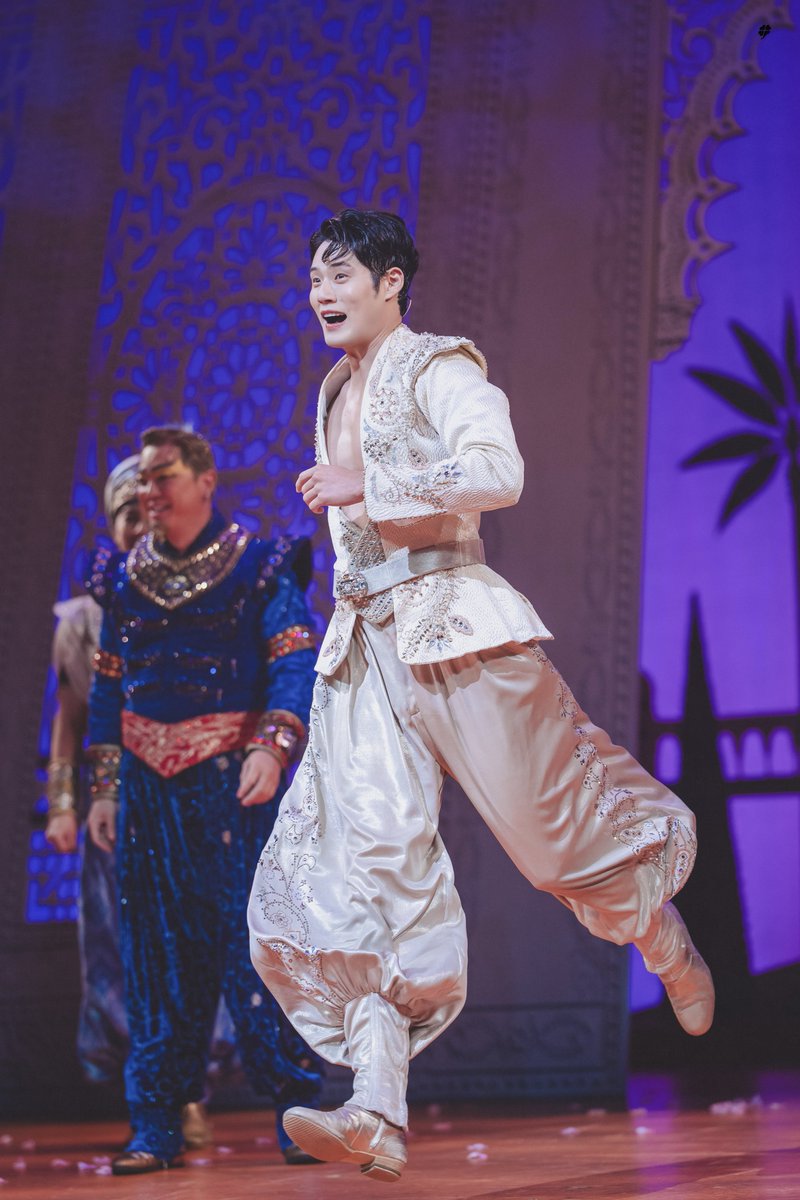 컷콜데이 롤라는 영원히 당당했으면서
경라딘은 영원히 머쓱타드해