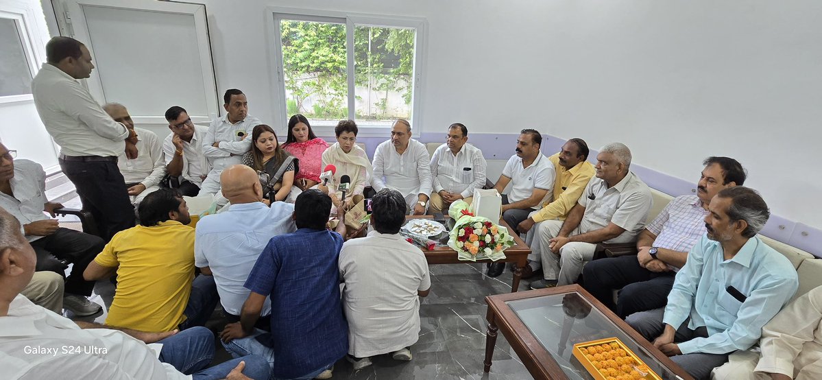 Baljeet Kaushik (@baljeet_inc) on Twitter photo कांग्रेस परिवार के सहयोग व आशीर्वाद से फरीदाबाद जिला कांग्रेस कमेटी का अध्यक्ष नियुक्त होने के उपरांत, आज अपने साथियों व कार्यकर्ताओं संग अखिल भारतीय कांग्रेस कमेटी की महासचिव एवं सांसद माननीय <a href="/Kumari_Selja/">Kumari Selja</a> जी से भेंट कर उनका आशीर्वाद प्राप्त किया।
उनका मार्गदर्शन और स्नेह हमारे कांग्रेस परिवार के सहयोग व आशीर्वाद से फरीदाबाद जिला कांग्रेस कमेटी का अध्यक्ष नियुक्त होने के उपरांत, आज अपने साथियों व कार्यकर्ताओं संग अखिल भारतीय कांग्रेस कमेटी की महासचिव एवं सांसद माननीय <a href="/Kumari_Selja/">Kumari Selja</a> जी से भेंट कर उनका आशीर्वाद प्राप्त किया।
उनका मार्गदर्शन और स्नेह हमारे