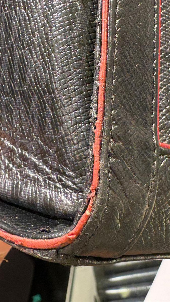 affanzafar201's tweet photo. Extremely disappointed with my @DaMilanoIndia handbag. Purchased year ago, and sent twice for repair at your Indiranagar, Bangalore store due to leather tearing. The bag remains with the store, still unusable.
No response to emails or calls. 
#damilano https://t.co/o8Poujum4L