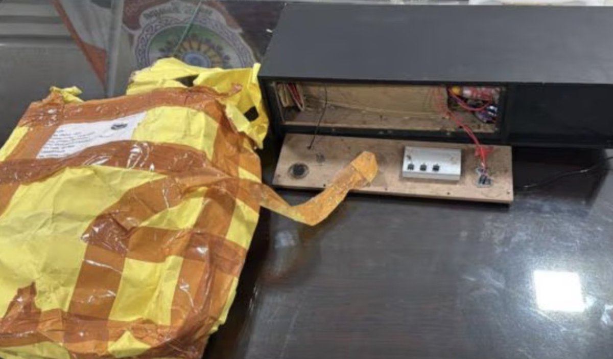 TracTerrorism's tweet image. 20-Year-Old in One-Sided Love Sends Speaker Rigged with IED as Gift to Woman’s Husband in #Manpur Village, Khairagarh-Chhuikhadan-Gandai District, #Chhattisgarh, #India
trackingterrorism.org/chatter/man-se…