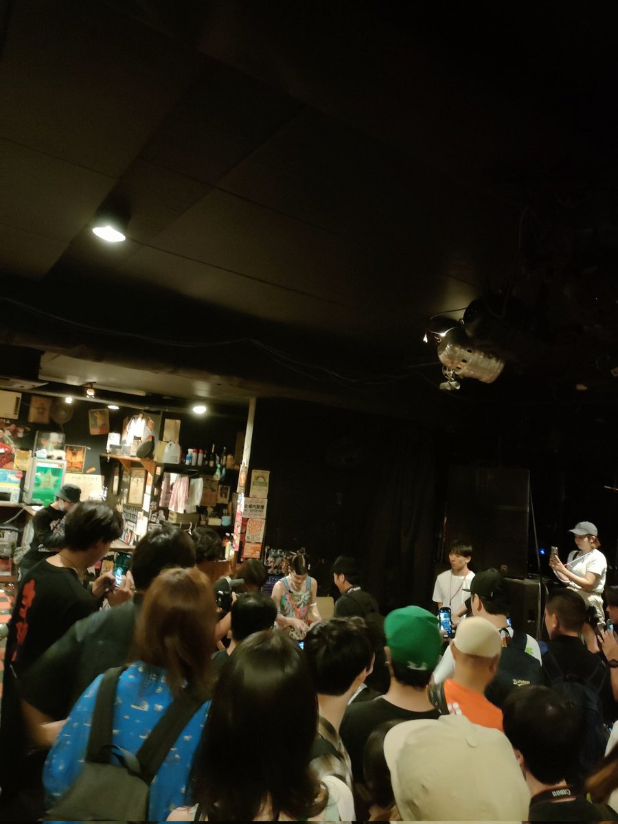HiGEoldboy's tweet photo. 何の予定もなかった休日が華やかになりました〜

それにしても自分が愛用してるメンバーの手形Tシャツが全然売れてなかったとは…確かに現場で被らないけども。
いいデザインなのに。

#CENT
#げりらぶ https://t.co/1V8u68Kwal