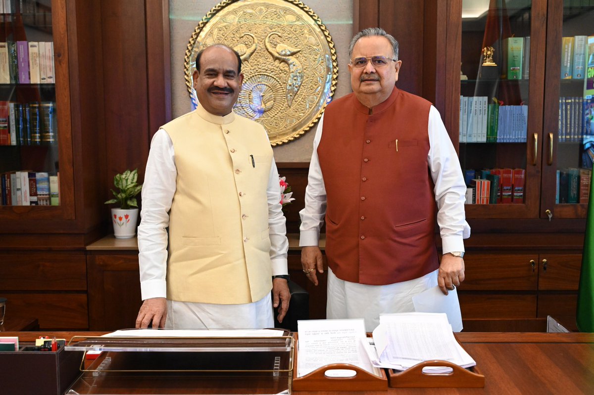 Om Birla (@ombirlakota) on Twitter photo छत्तीसगढ़ विधान सभा के माननीय अध्यक्ष डॉ. रमन सिंह जी ने आज संसद भवन स्थित कार्यालय में भेंट की।
इस दौरान उनसे विविध विषयों पर चर्चा हुई।
<a href="/drramansingh/">Dr Raman Singh</a> छत्तीसगढ़ विधान सभा के माननीय अध्यक्ष डॉ. रमन सिंह जी ने आज संसद भवन स्थित कार्यालय में भेंट की।
इस दौरान उनसे विविध विषयों पर चर्चा हुई।
<a href="/drramansingh/">Dr Raman Singh</a>