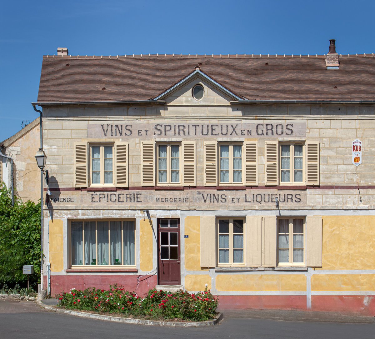 Vins et Spiritueux en gros • Faïence - Épicerie - Mercerie - Vins et liqueurs… traces du passé à Chaussy (Val d'Oise)

👉 pixdar.tumblr.com/post/792286449…