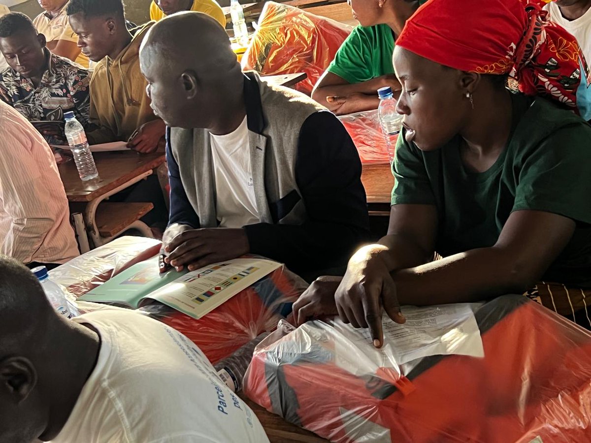 SWIOFC_News's tweet photo. Beneficiaries of the #SWIOFC–Nairobi Convention Partnership Project are participating in a training on sea safety and outboard engine maintenance, strengthening capacities for safer and more sustainable fisheries. #BlueEconomy https://t.co/o9PNRumFdj
