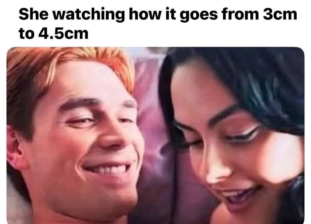 kanyadekwe's tweet image. What did this girl see 😂