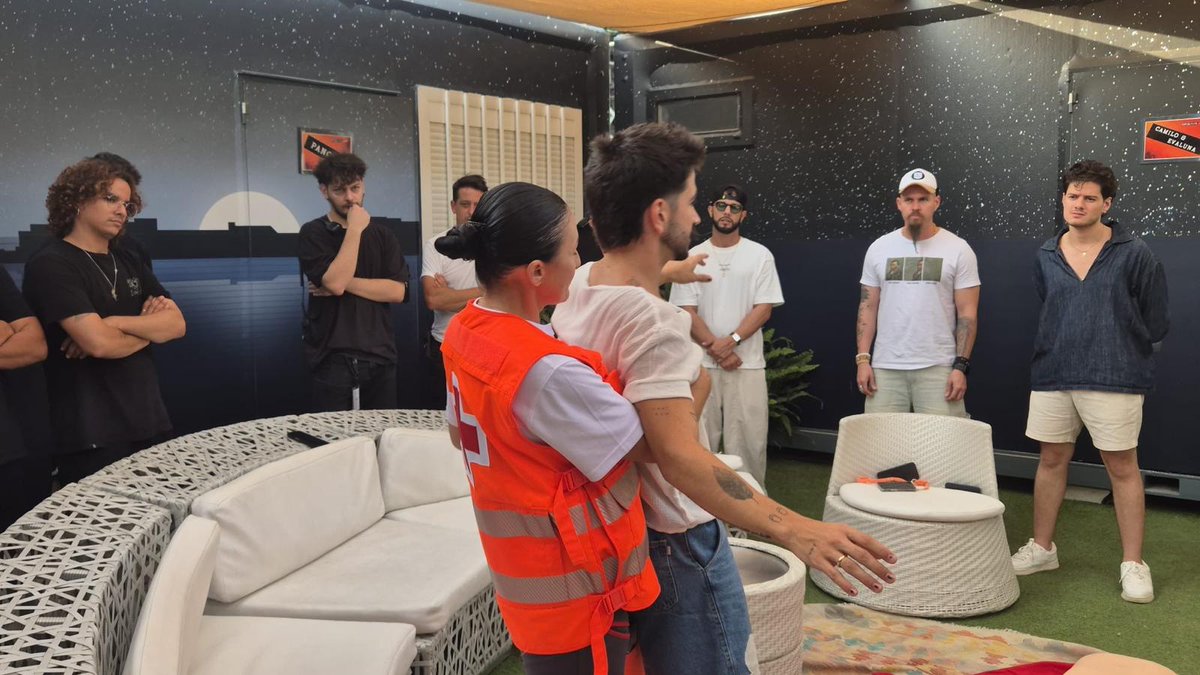 ¿Qué tiene en común Cruz Roja y <a href="/CamiloMusica/">Camilo</a> ? Conoce la historia completa aquí youtube.com/watch?v=pgT9Lg…