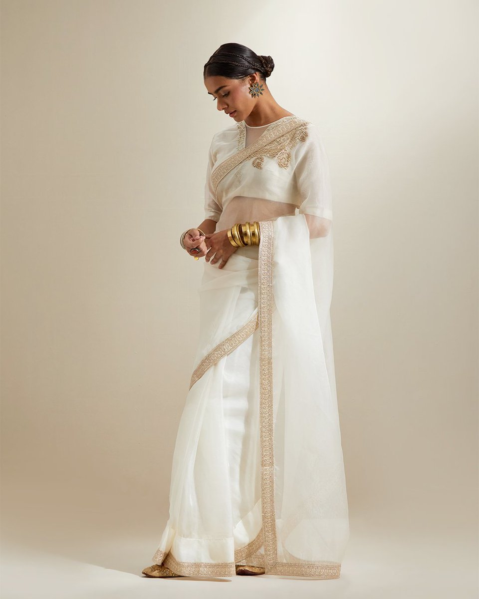 Vinusto's tweet photo. Introducing Akaashi 2.❤️
Ivory Katan Saree with lace border &amp; zardozi accents—sheer, featherlight &amp; regal.✨
Perfect for festive soirées &amp; elegant evenings. Limited edition elegance awaits. 
Shop now: https://t.co/CYQzwaaaWg

#Akaashi2 #KatanSilk #CraftedWithLove #Vinusto https://t.co/Qqagkjr8Rp
