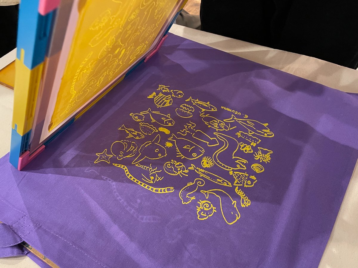 🎨 奈良県のレンタルスペース「OKUNO」さん(<a href="/okuno_space/">okuno</a> )で、シルクスクリーンのワークショップを開催します！

日程は 8月30日(土)・31日(日) の2日間。
お好きなアイテムにプリントして、世界にひとつだけの作品が作れます！

各回90分／定員8名／参加費2,500円〜