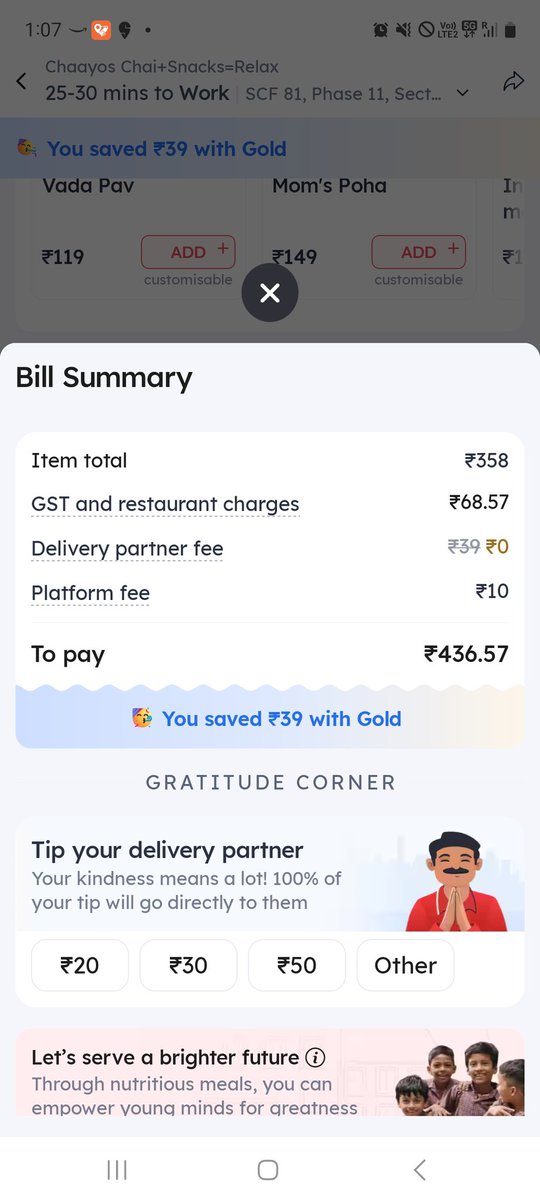 tauntrik_kanya's tweet photo. @zomato why do u guys loot people in the name of free delivery or gold membership? why are there different gst &amp; restaurant charges, when the item total is same for both? also, why isn't there a coupon for the gold one? in the name of saving delivery charges, u are charging more https://t.co/uZQUqB32PE