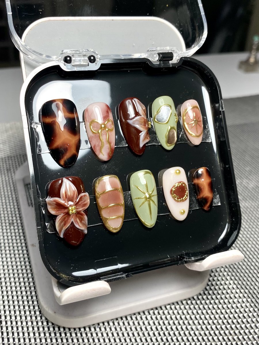 jemensh's tweet photo. Hi! aku jual press on nails murahh dan bisa custom jugaa, buat yg lagi nyari press on bisa cek ig swamp.nails yaa! luar kota bisa lewat oren jugaa😻 https://t.co/jaOBRJDUYQ