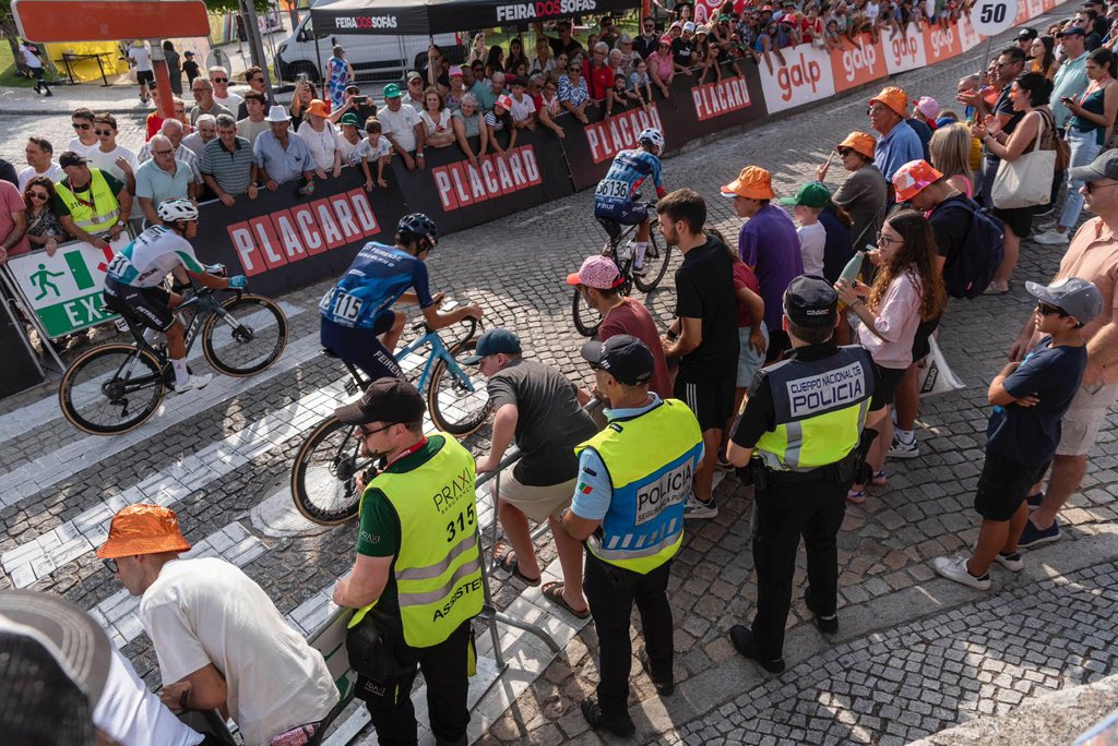 🚔 Nuestros agentes participan en tareas de seguridad durante la <a href="/VoltaPortugal/">Volta a Portugal</a> junto a la <a href="/PSP_Portugal/">PSP - Polícia de Segurança Pública</a>

Dentro del proyecto #ComisaríasEuropeas 🇪🇺🚴