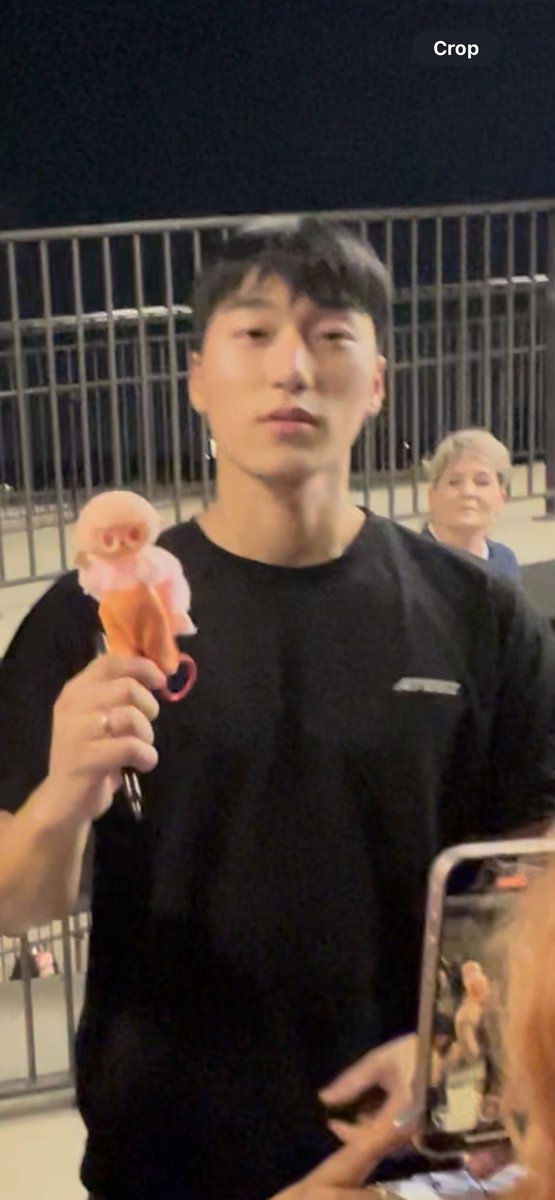 tinyarmybebe's tweet photo. i fear i traumatized him guys https://t.co/HH09MtSTI7