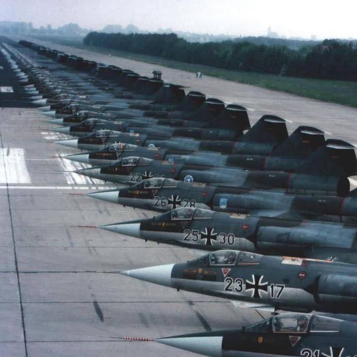 Germany was largest Starfighter operator worldwide. Bundesluftwaffe and Marineflieger together received about 916.Between 1961-1989, Luftwaffe/Marineflieger lost about 292 aircraft in crashes. West Germany’s poor weather and dense air traffic made flying at low level hazardous