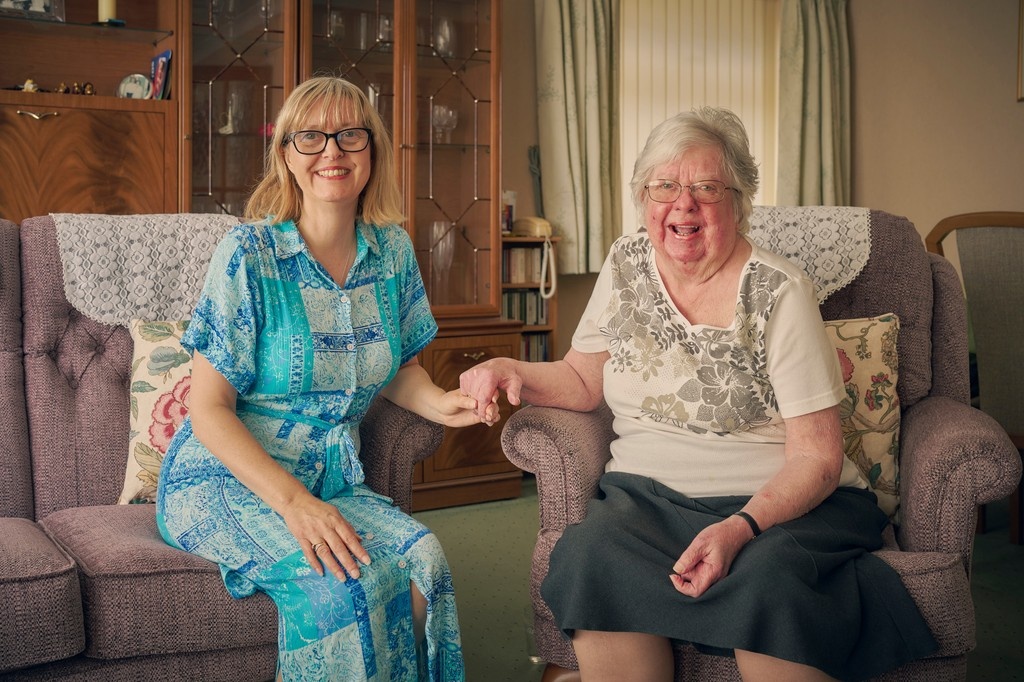 Here are Natalie and Barbara enjoying each other's company. 
Barbara told us ‘I enjoy her company. She is very talkative, and I have no family, so I rely on Natalie for company and a chat.’ 
 
Could you spare an hour once a fortnight for a chat that means a lot?