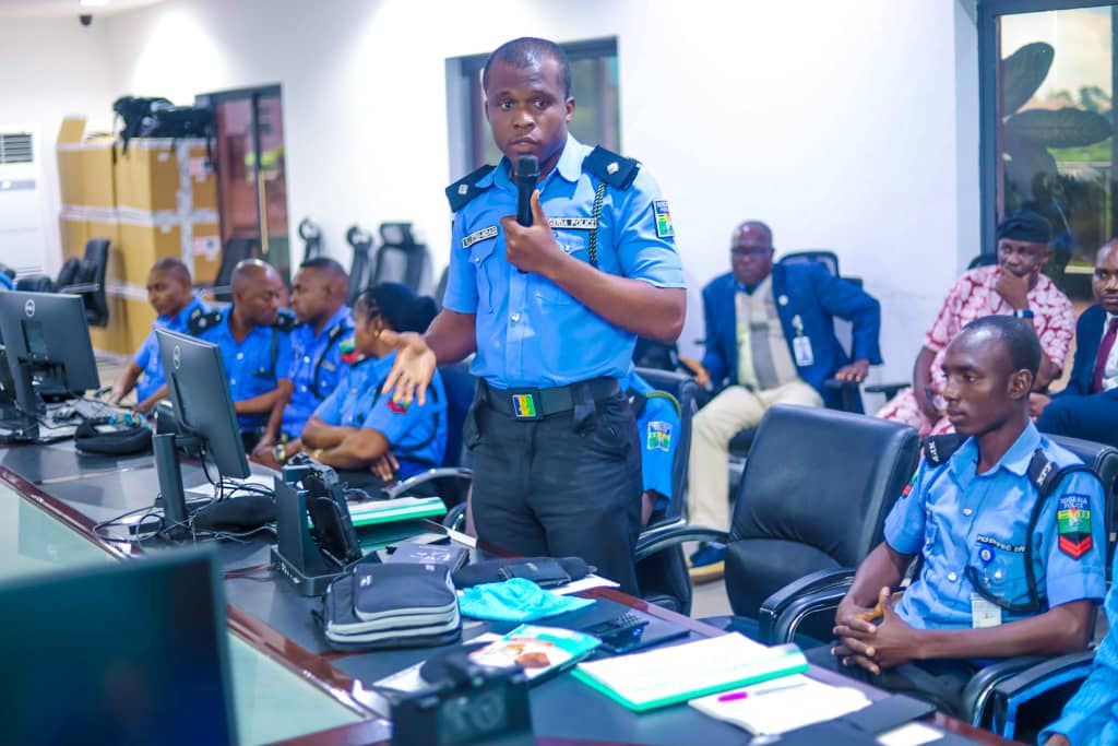 voiceofnigeria's tweet image. The Nigeria Police Force, in collaboration with Radio Tactics Group, trained 192 officers nationwide on Athena Forensic Intelligence Solution (AFIS). The programme strengthens digital, forensic and intelligence skills to fight cybercrime.

#NPF #Cybercrime #Training #AFIS #Police