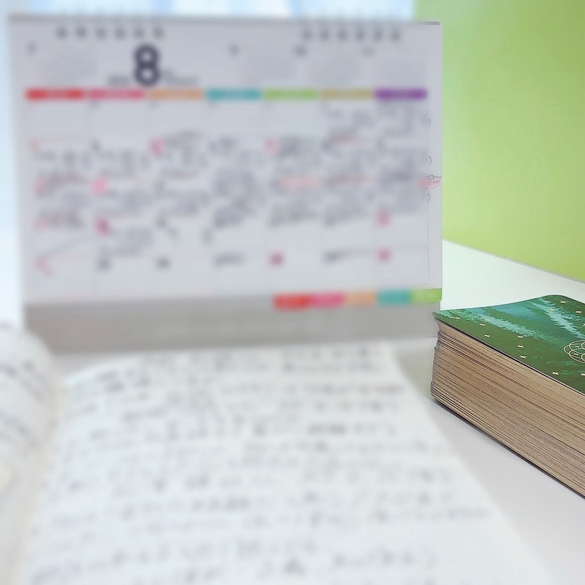 デビュー当時（二年前）からずっと続けている、卓上カレンダー記録。

初心忘るべからず。

完璧なんてない。
死ぬまで勉強。😌📚