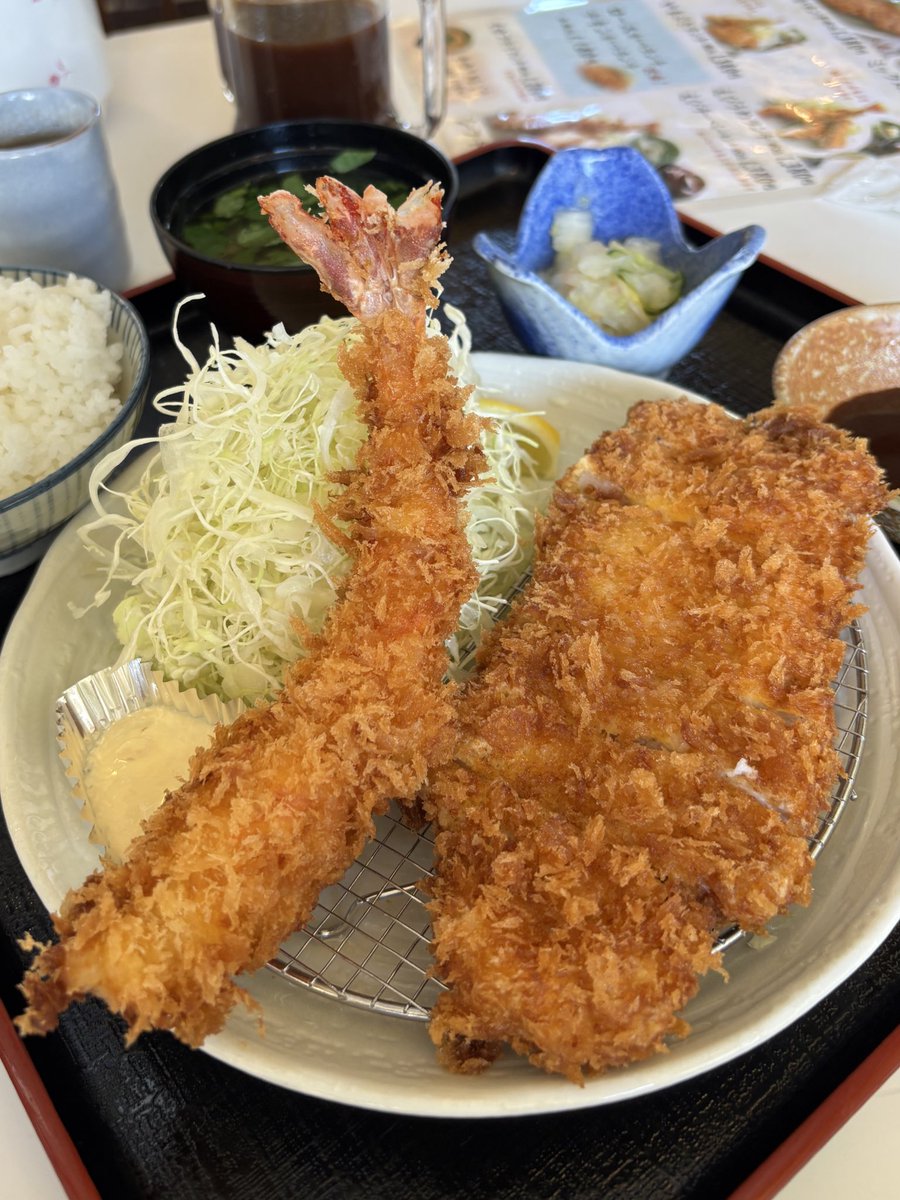 sassk18's tweet photo. ロースカツ＆エビフライ定食👍 https://t.co/Qn0nh0jkeM