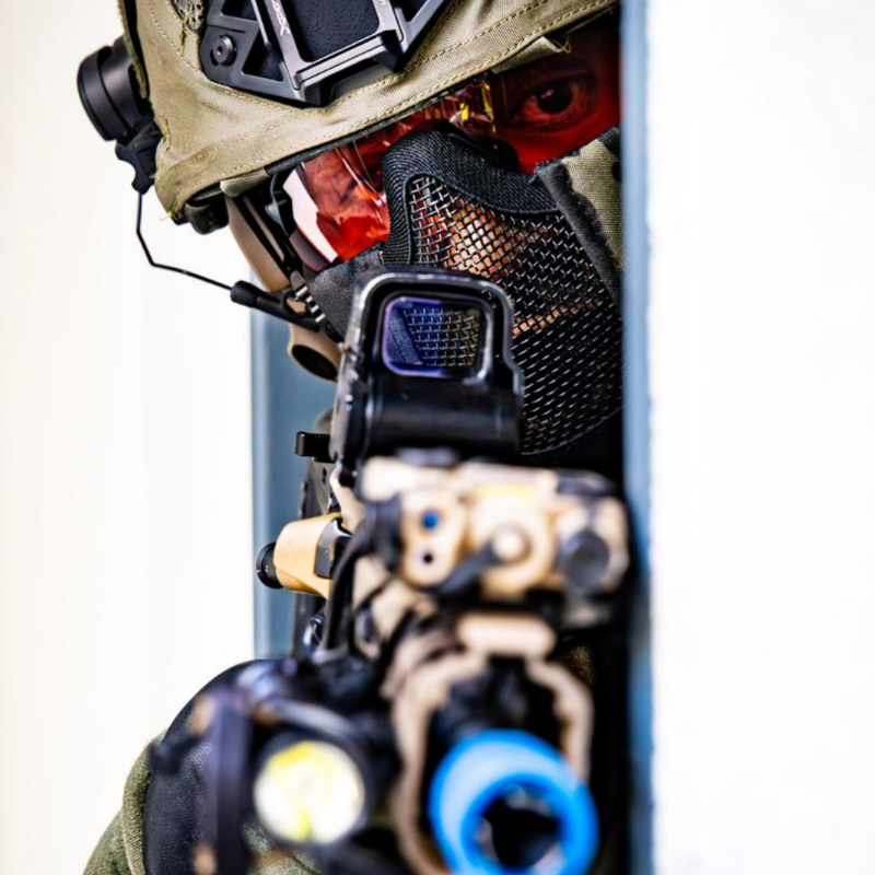 PoliceNationale's tweet photo. 📸 Lui, c’est José. Depuis fin 2023, il parcourt la France en tant que photographe pour immortaliser le quotidien des policiers. Pour lui, “Être photographe #PoliceNationale, c’est témoigner en images de la vie de ces hommes et femmes, entre engagement, solidarité et humanité.”