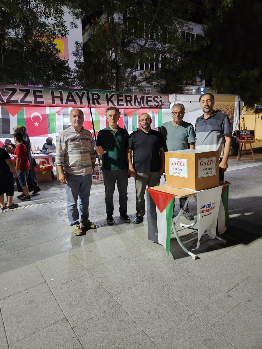 📍 AGD Erbaa Temsilciliğimiz, Erbaa Cumhuriyet Meydanı’nda Gazze Dayanışma Çadırı kurdu.
 
🤲 Mazlum Gazze halkının yanında olmak için dualarımızı ve yardımlarımızı bekliyoruz.
 
✨ Şube Başkanımız Bekir Durupınar'da çadırımızı ziyaret ederek destek oldu.
