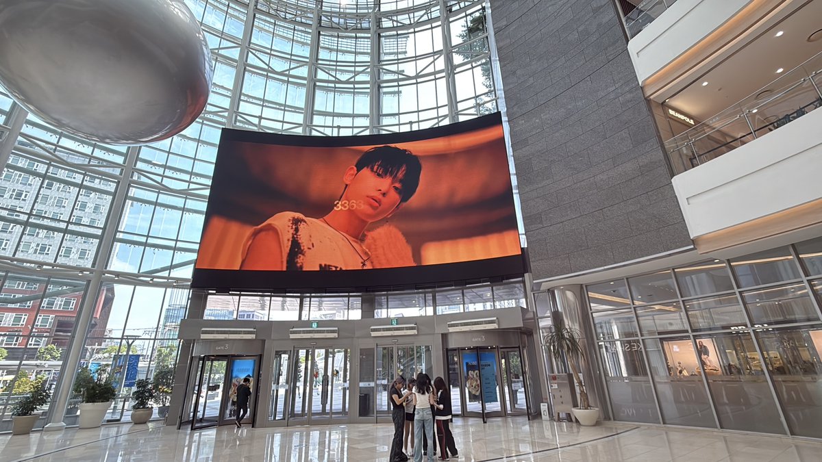 AD__CLASS's tweet image. &amp;amp;TEAM(앤팀) 하루아 님의 생일을 
축하하기 위해 팬분들께서 영등포
타임스퀘어 아트캔버스 광고를
진행해 주셨습니다. 

위치 : 영등포 타임스퀘어
기간 : 25. 06. 09 ~ 25. 06. 11
문의 : open.kakao.com/o/sPfvjbmb

#하루아_20살_축하해 
#하루아 #HARUA 
#andTEAM_HARUA #ハルア