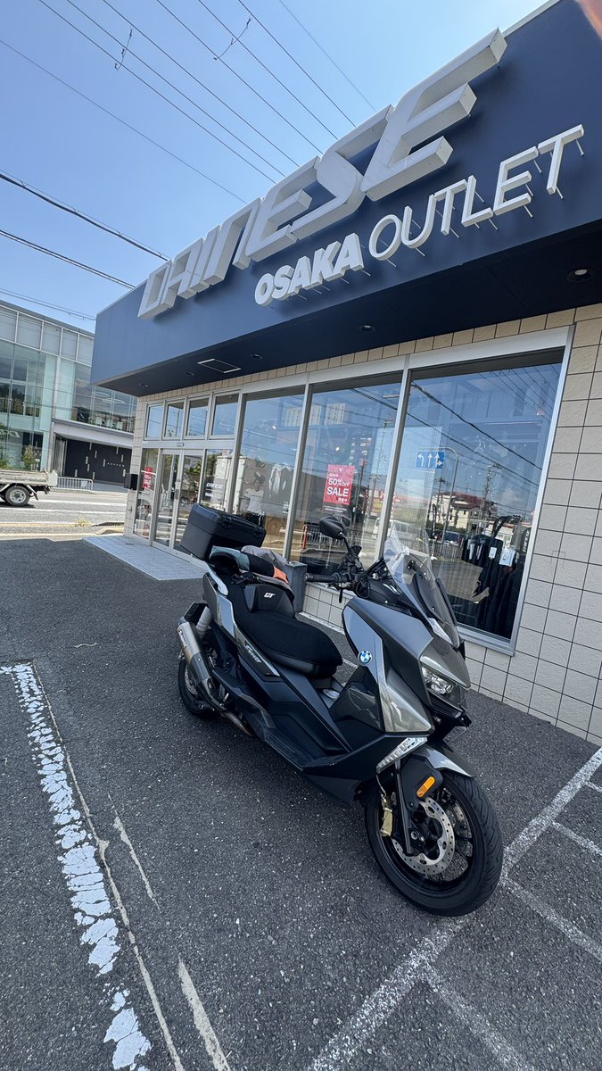 zeCrlRTIv3CM5Cd's tweet photo. 仕事終えて、箕面のdainese。
この後能勢の #山空海温泉 で
冷やし温泉おもたけど、、まさかの朝の現場呼び出し…。
戻れっ❗️
って、
まぁ、簡単な仕事なんてないわなぁ。。
#ぬる湯
#温泉
#ツーリング
#バイクの日
#下駄のスクーター
#dainese https://t.co/Wu7lsrHELJ