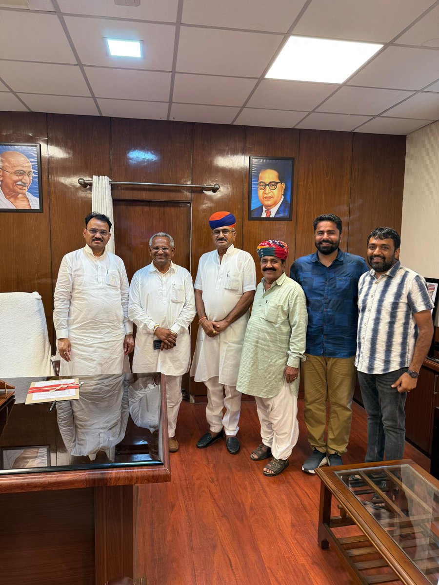 Aduram Meghwal (@adurammeghwal01) on Twitter photo आज जयपुर में राजस्थान के माननीय उप-मुख्यमंत्री डॉ. प्रेमचंद बैरवा जी से स्नेहपूर्ण भेंट हुई।
इस दौरान उनसे चौहटन विधानसभा क्षेत्र से जुड़ी विकास योजनाओं, प्रशासनिक आवश्यकताओं और जनकल्याणकारी मुद्दों पर विस्तृत चर्चा की।
<a href="/DrPremBairwa/">Dr Prem Chand Bairwa</a>
#BJP #AduramMeghwal #आदुराम_मेघवाल
#चौहटन आज जयपुर में राजस्थान के माननीय उप-मुख्यमंत्री डॉ. प्रेमचंद बैरवा जी से स्नेहपूर्ण भेंट हुई।
इस दौरान उनसे चौहटन विधानसभा क्षेत्र से जुड़ी विकास योजनाओं, प्रशासनिक आवश्यकताओं और जनकल्याणकारी मुद्दों पर विस्तृत चर्चा की।
<a href="/DrPremBairwa/">Dr Prem Chand Bairwa</a>
#BJP #AduramMeghwal #आदुराम_मेघवाल
#चौहटन