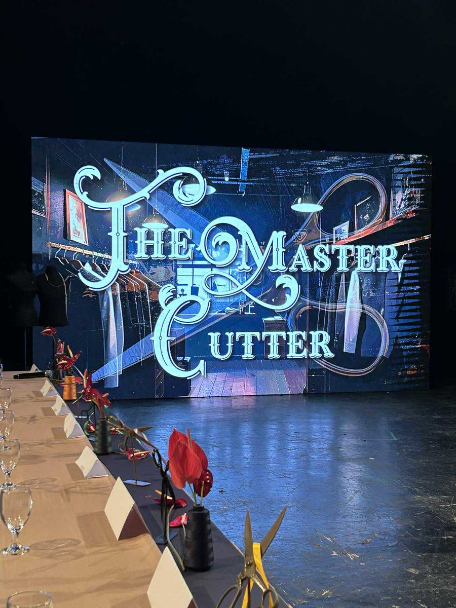 gmanews's tweet image. A CUT ABOVE THE REST ✂️🧵

The production is set to begin for the upcoming action series "The Master Cutter," starring Dingdong Dantes, Max Collins, and Shuvee Etrata.

This was announced during the story conference of "The Master Cutter," which was attended by the cast and…