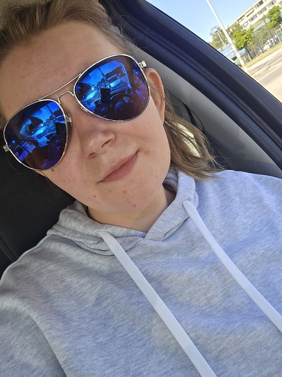 Guten morgen aus dem Auto 🚗 
Wie geht es euch ? Schaut doch mal auf meinem profil vorbei da gibt es ein link für mehr 😉 #Curvygirl #Teaser #Onlyfans