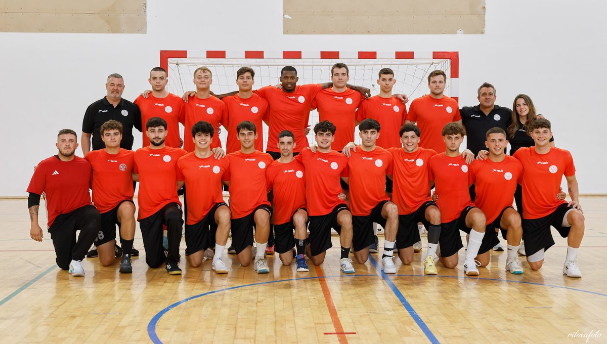 ESKUBALOIA. <a href="/CBRomo/">Erromoko Eskubaloia</a>-k atzo egin zituen lehen entrenamendu saioak
getxo.eus/eu/kirolberri/… #getxokirolak