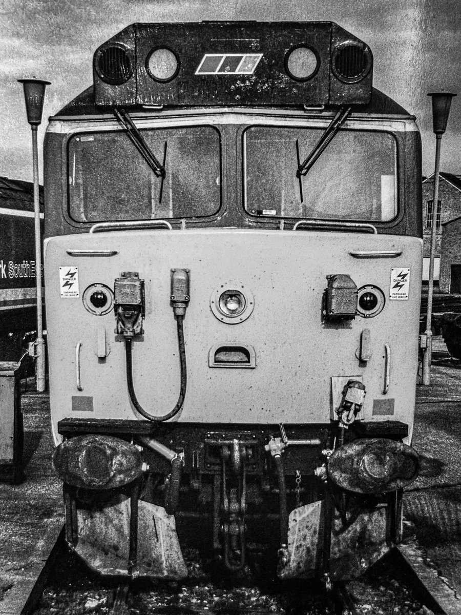 The English Electric class 50, a firm favourite of many, myself included. A locomotive that had presence in every possible way. This view at Old Oak Common turntable also now sadly consigned to history. Great days!
#Class50 #Hoover #NSE #OldOakCommon