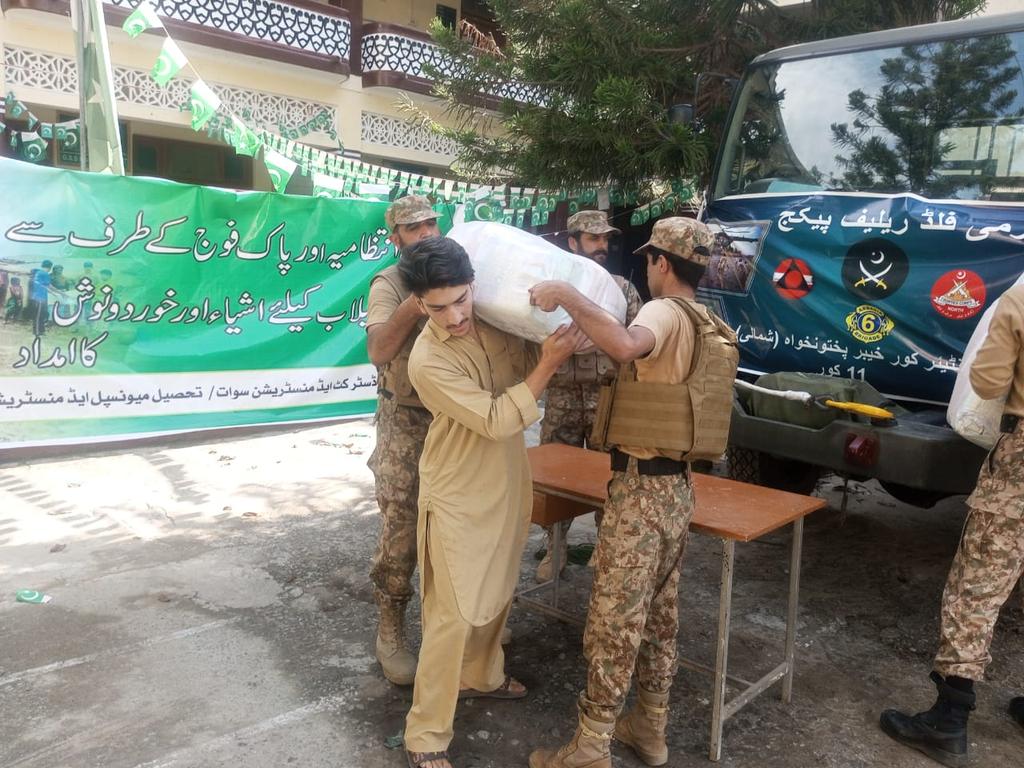 مشکل گھڑی میں فوج نے یہ ثابت کیا کہ "ہم عوام سے ہیں اور عوام ہمارے ہیں۔" یہ رشتہ ہی پاکستان کی اصل طاقت ہے۔
#فوج_ہمارے_محافظ