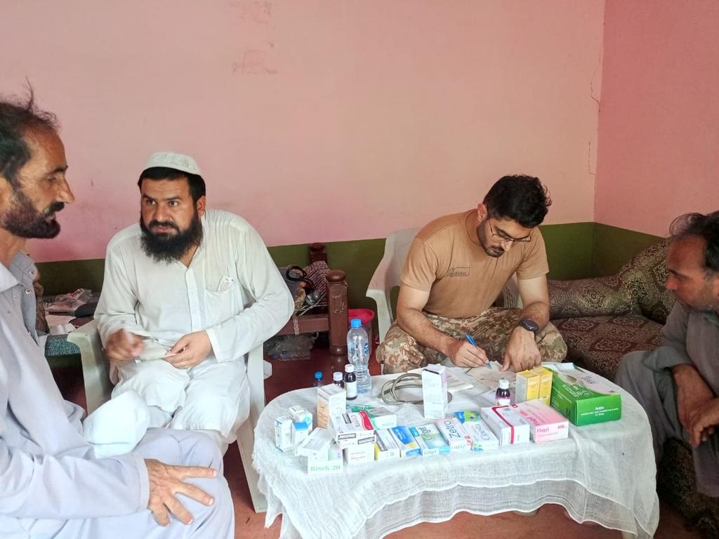 سیلاب متاثرین کا کہنا ہے: "اگر فوج نہ ہوتی تو شاید ہم یہ وقت برداشت نہ کر پاتے۔" یہ الفاظ پاک فوج کے لیے سب سے بڑا ایوارڈ ہیں۔
#فوج_ہمارے_محافظ