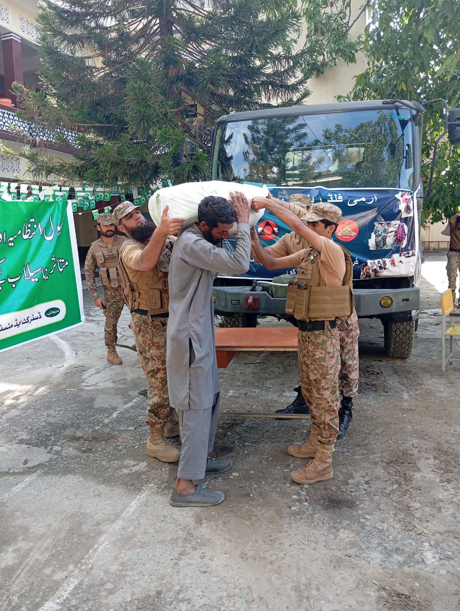 یہ وہ سپاہی ہیں جو اپنی نیند، سکون اور جانیں قربان کرتے ہیں
تاکہ ہم چین کی نیند سو سکیں۔
سلام ہے پاک فوج کو 🙌
#فوج_ہماری_محافظ