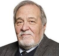 son yüzyılın en fazla şişirilmiş balonu olabilir. ülke kars'tan edirne'ye kadar alev alev yansa, açlıktan kırılsa, hapishaneye dönüşse ağzını açıp bir tek kelam etmez. steril ortamlarda kitlelerin hoşuna gidecek üç beş sağcı klişe sıralayıp "bilge tonton" olur, yayılır koltuğuna.