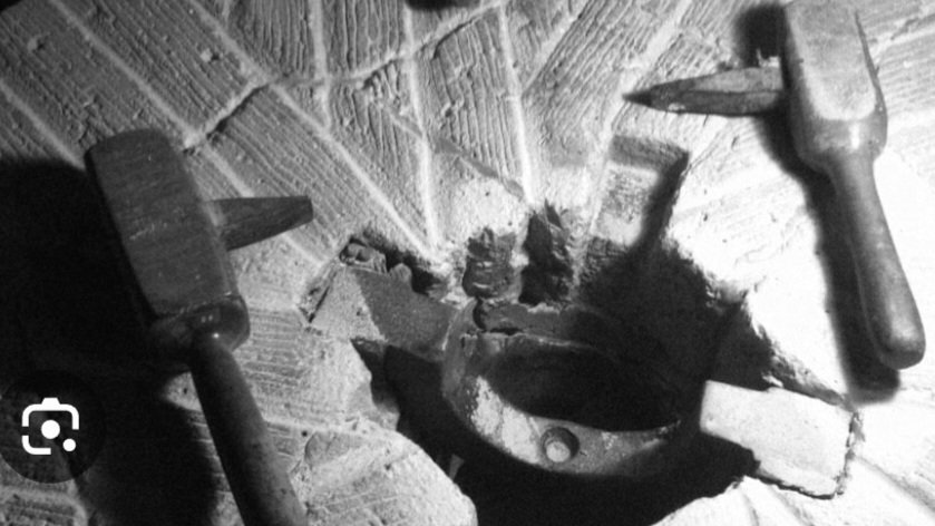 19/08 - En relais de Facebook, une illustration des métiers où le savoir-faire à valeur de bibliothèque. 👇Ici, comment est fabriquée une meule de pierre... hhttps://www.facebook.com/share/v/19NUd9Grw9/