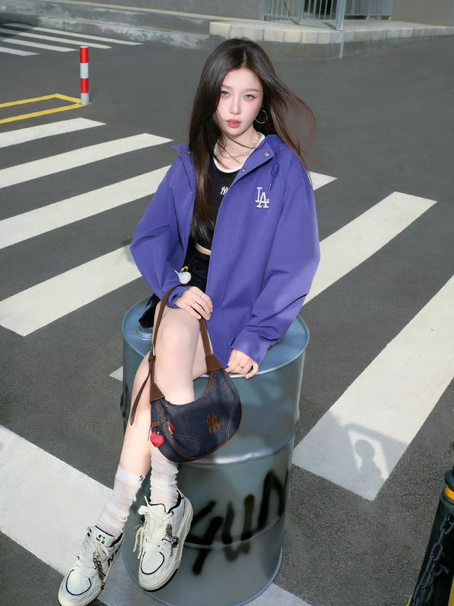 Estheryu_style's tweet photo. 250818 - MLB
Esther's Style  💓l

All: MLB
Pendant: Spicy Honey

cr logo 
#YuShuxin #EstherYu #อวี๋ซูซิน #ซูซิน #EstherStyle https://t.co/QyaasDCvFm