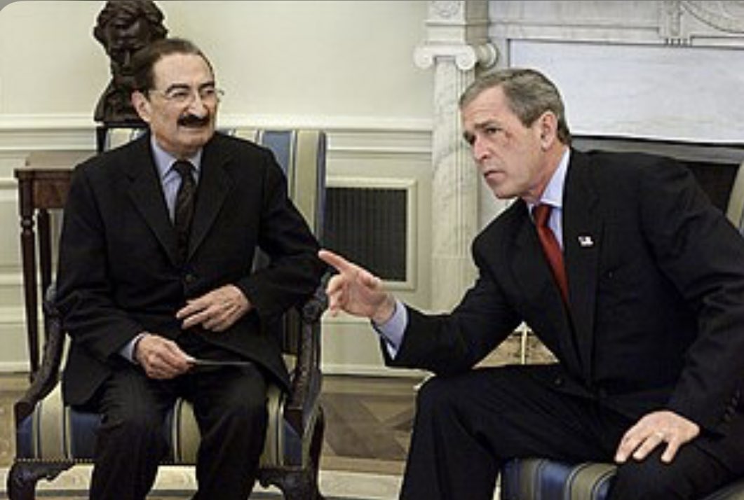 Haklarını da yemeyelim! 
Takım elbiselerini giydiler..