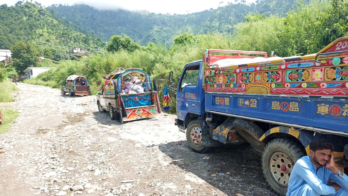 سیلاب کا پانی جتنا بھی طوفانی ہو
حوصلے اور خدمت میں آگے ہے. پاک فوج کی عظمت کو سلام خدمات کو سلام ۔ #فوج_ہماری_محافظ 🌧️
