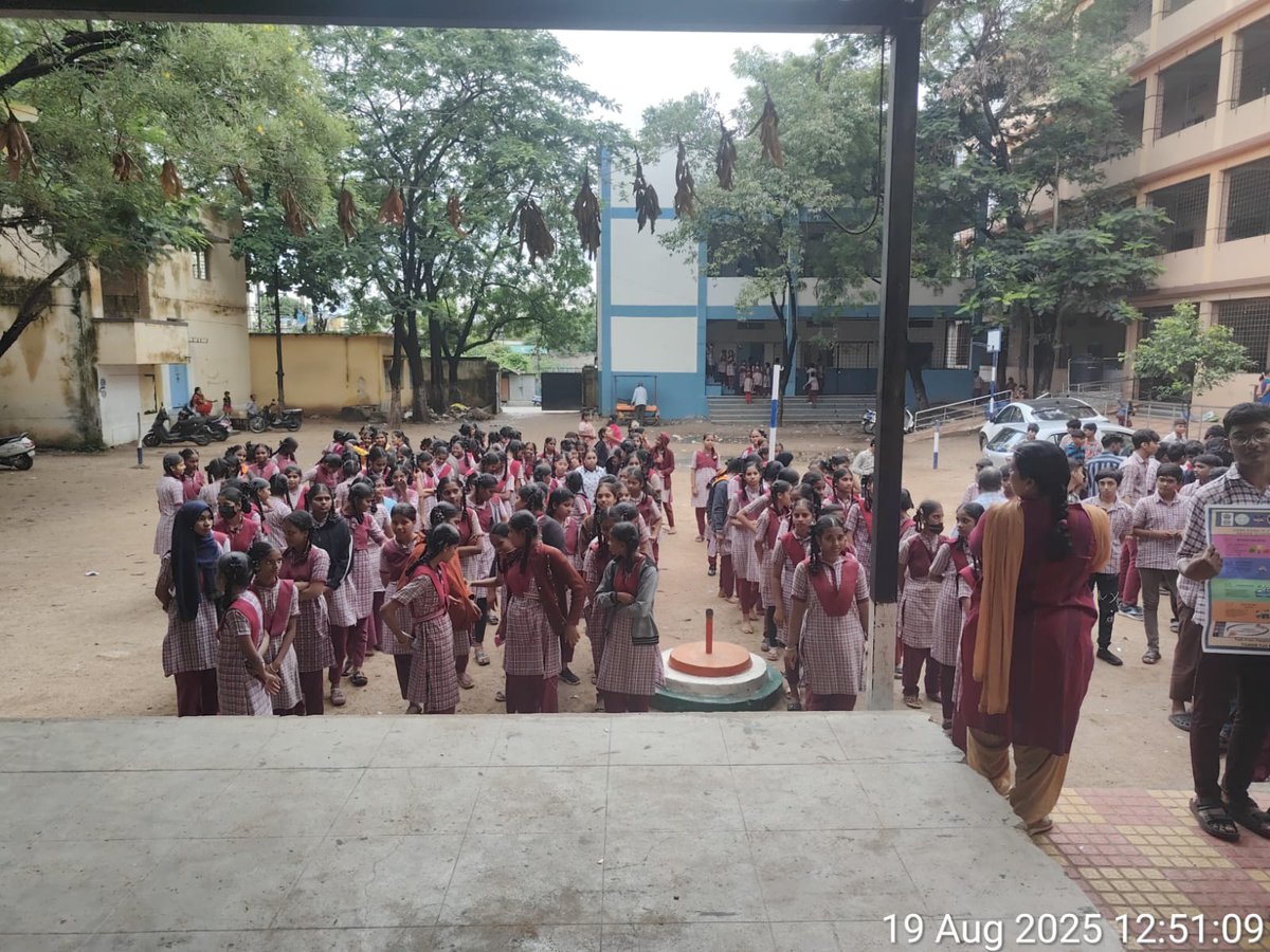 shotappachbutra's tweet photo. Good afternoon, 
Awareness program on drug abuse, cyber crimes, POCSO cases and Child abuse at Kalusumpura Govt school, Karwan, sector-3 in the limits of Tappachabutra PS. https://t.co/41gwD0kNAT