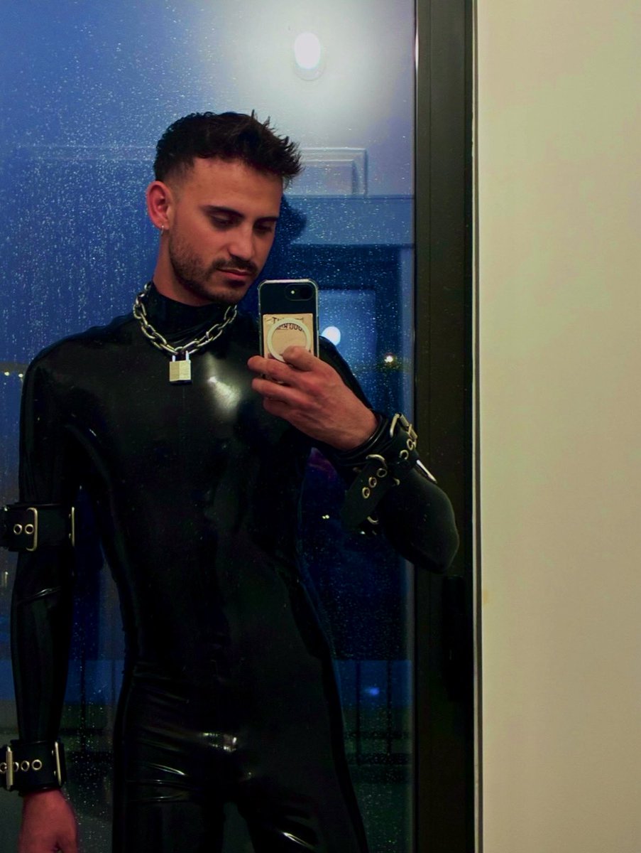 Prepping my looks for Folsom 🔥
➡️see you there 😈
