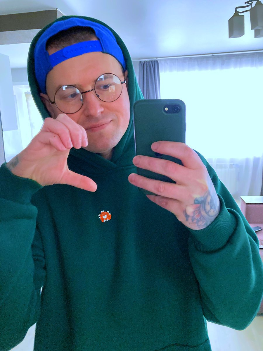 Ох, ребят. За сутки на меня подписались более 300 человек( и продолжают подписываться), большое вам спасибо.  Очень интересно узнать о вас что то. Если вам не трудно, кратко расскажите о себе, будем дружить😌