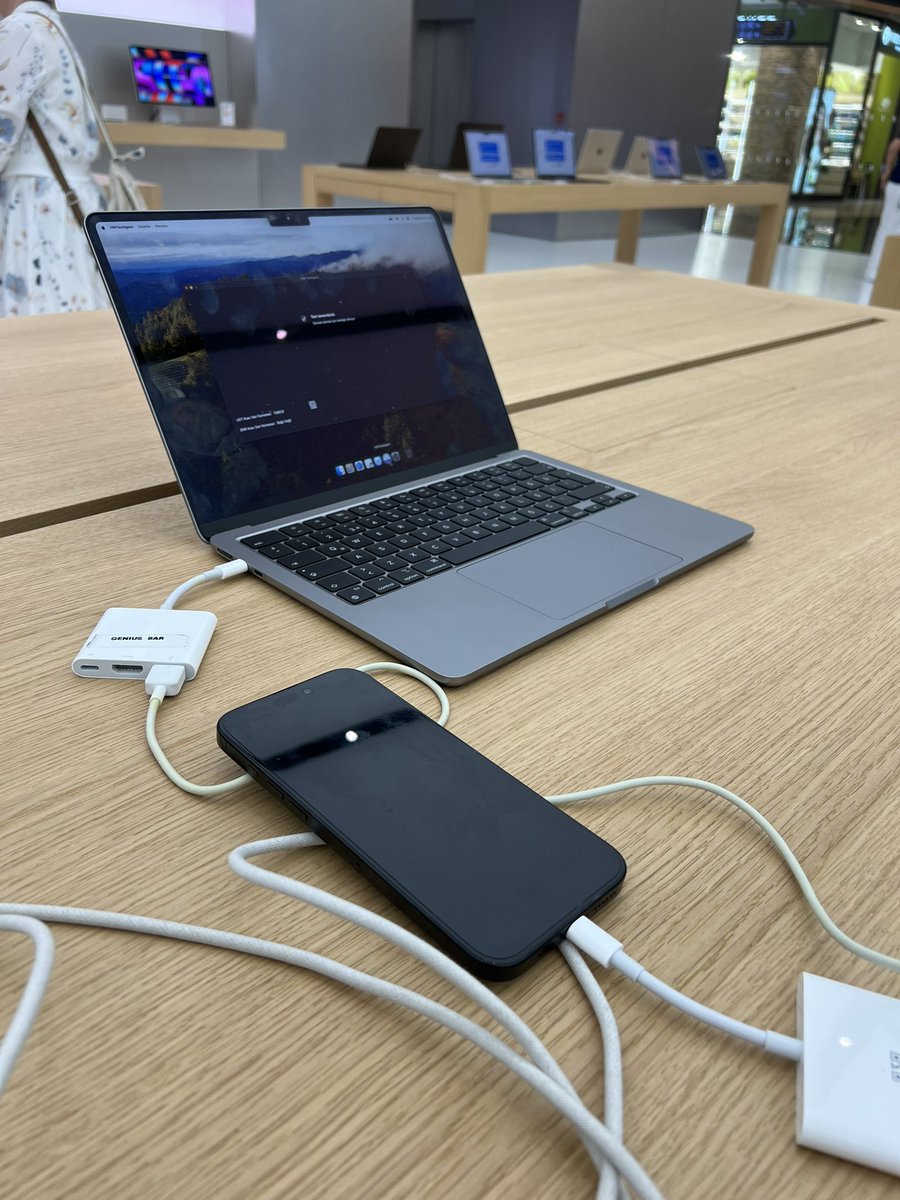 Bugün haberler biraz gecikecek. 

Ciddi bir para ödeyerek aldığım iPhone cihazım, 1 ay içinde 2 kez aynı arızayı verdi. İlkinde anakart değişti, şimdi yine aynı sorunla karşılaştım. Zorlu Center Apple mağazasında “anakart tekrar değişecek ama parça yok, 1 hafta–10 gün beklemeniz