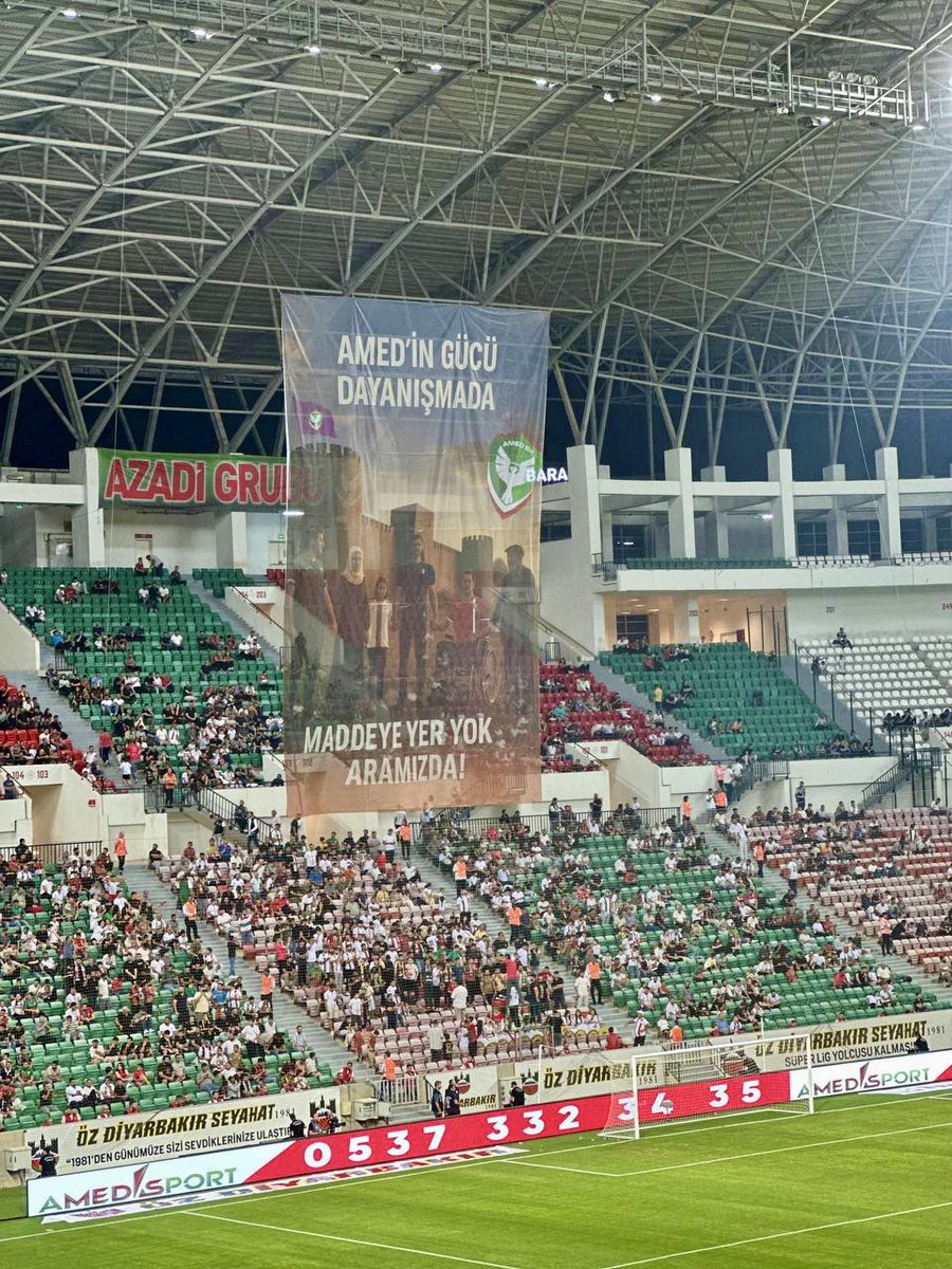 📣Eşbaşkanlarımız, Amedspor-Erzurumspor Maçını İzledi🔴🟢

🏀1. Lig’de mücadele eden Amedspor, ligin ikinci karşılaşmasında Erzurumspor’u Diyarbakır Stadyumu’nda ağırladı. Eşbaşkanlarımız Fatma Gulan Önkol ve Adnan Örhan , DEM Parti milletvekilleri, Büyükşehir ve İlçe Belediye