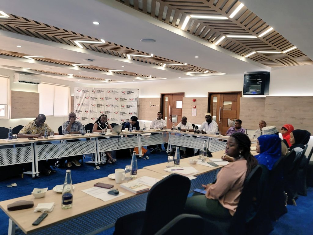 oketch_feisal's tweet photo. Contributing to #ElectoralReforms in Kenya ahead of #GE2027 with ROPs.

Key issues:
✔️ Inclusion of marginalized groups &amp; prisoners
✔️ Youth in civic education &amp; election observation
✔️ Addressing tech-facilitated GBV against women &amp; girls https://t.co/1L8IKJ4V79