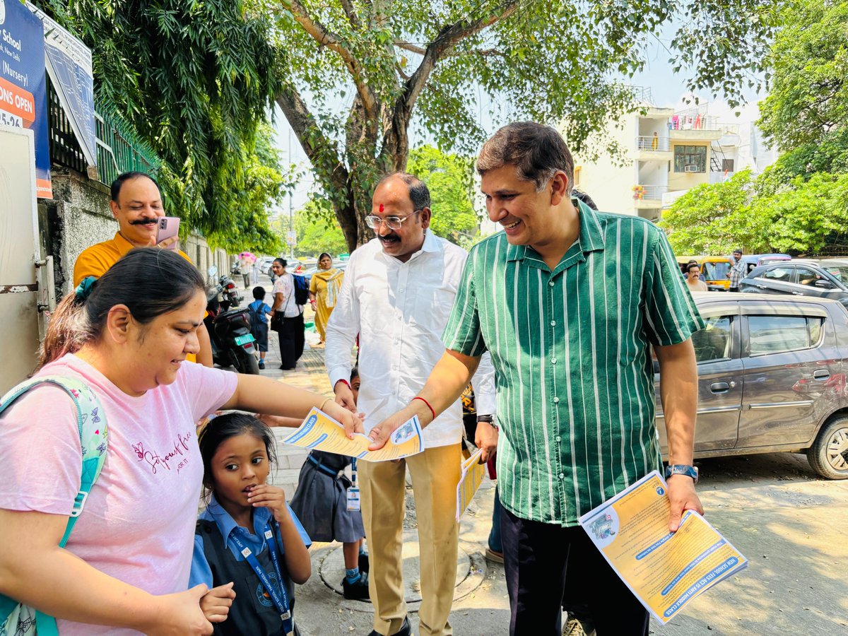 AAP (@aamaadmiparty) on Twitter photo दिल्ली की बीजेपी सरकार और शिक्षा माफ़ियाओं के गठजोड़ को उजागर करेगी AAP🔥
दिल्ली में भारतीय जनता पार्टी की सरकार, प्राइवेट स्कूलों और शिक्षा माफ़ियाओं के गठजोड़ को उजागर करने के अभियान का आगाज आज AAP दिल्ली के संयोजक <a href="/Saurabh_MLAgk/">Saurabh Bharadwaj</a> जी ने APEEJAY School, शेख सराय 1 के बाहर दिल्ली की बीजेपी सरकार और शिक्षा माफ़ियाओं के गठजोड़ को उजागर करेगी AAP🔥
दिल्ली में भारतीय जनता पार्टी की सरकार, प्राइवेट स्कूलों और शिक्षा माफ़ियाओं के गठजोड़ को उजागर करने के अभियान का आगाज आज AAP दिल्ली के संयोजक <a href="/Saurabh_MLAgk/">Saurabh Bharadwaj</a> जी ने APEEJAY School, शेख सराय 1 के बाहर