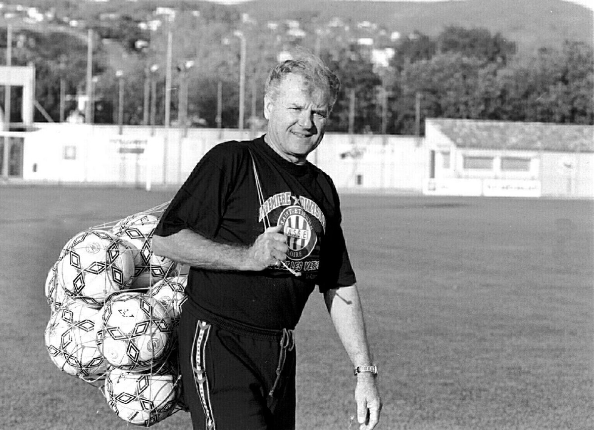 VMdraguignan's tweet image. La "légende" des #Verts Richard #Tylinski s’en est allée à 87 ans... Les Dracénois saluent sa mémoire
varmatin.com/a/998460
#Dracenie #Draguignan #Football #Saintetienne #ASSE #SCD #Sport #Var #RegionSud