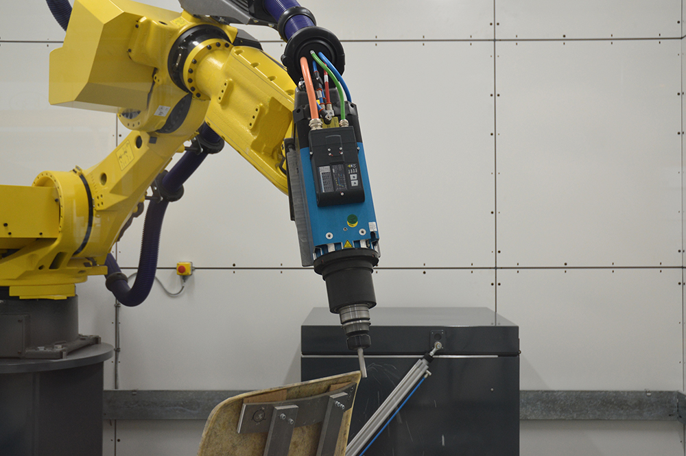 Loop_Technology's tweet image. 🤖RoboMACH HA is an extremely versatile and highly accurate robotic system, ideal for machining large volume, complex parts and components. It provides a cost-effective alternative to a large capacity machine tool.
🎯In its standard configuration, it uses a FANUC M- 800iA/60 to…