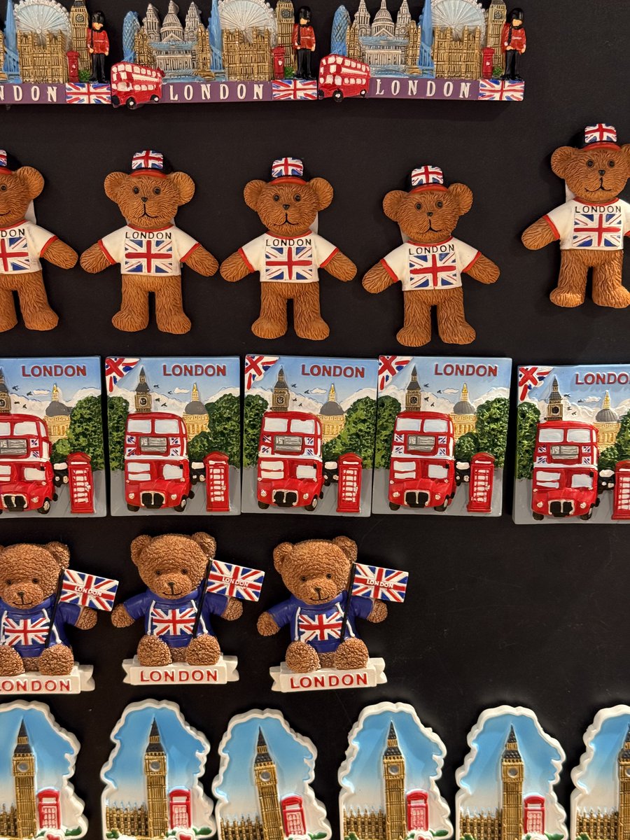 나홀로 런던 여행 타래•••🇬🇧
그녀는 런든여행을 바래왔다. 바래고 바래든 런든행 열차가 도착하자, 시원한 밤바램이 얼굴을 스치고 지나갔다.