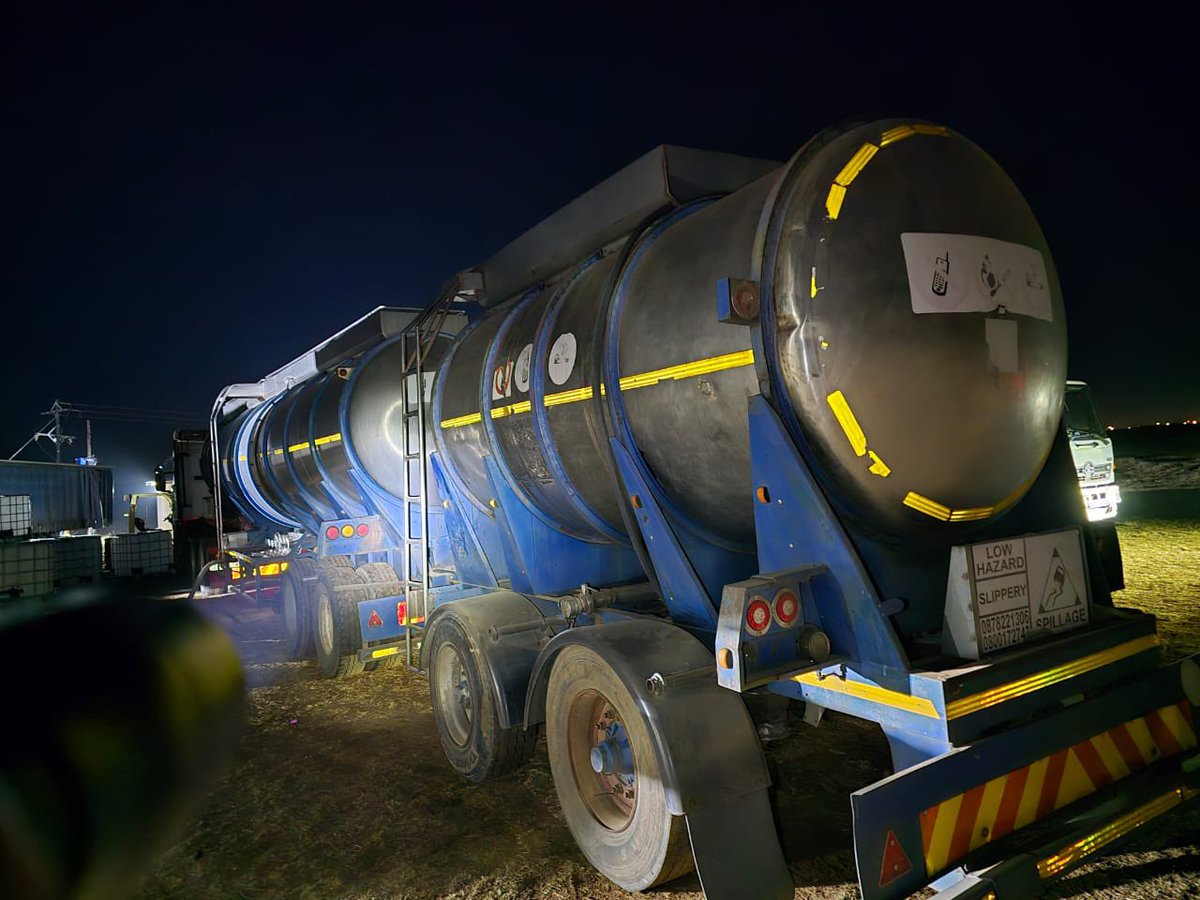 JUST IN:

A tanker with 40000L ethanol declared for export to Zimbabwe has been found at a plot near Klipspruit - outside Bronkhorspruit. 

They were decanting the ethanol into 1000L flow-bins and being loaded onto awaiting trucks. 

On the same smallholding, several other trucks